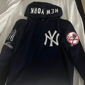 luxury athletic collection yankee sweatshirt